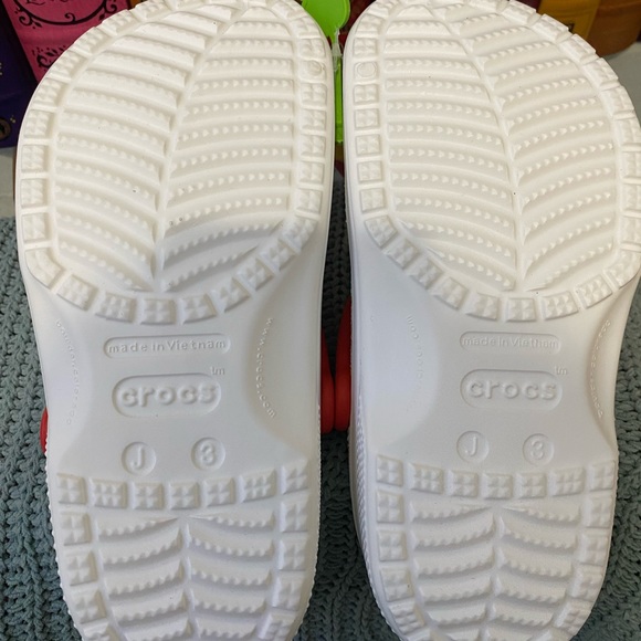 Pokémon Crocs - Picture 4 of 11